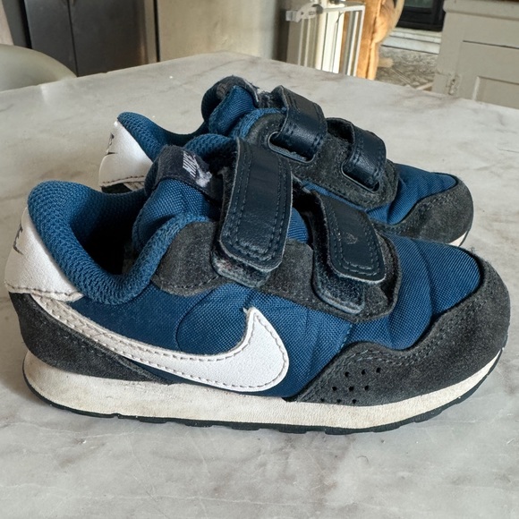 Nike Velcro sneakers toddler size 8 - Picture 2 of 5